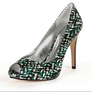 NWOT DKNY Reni Peep Toe Pump size 8
